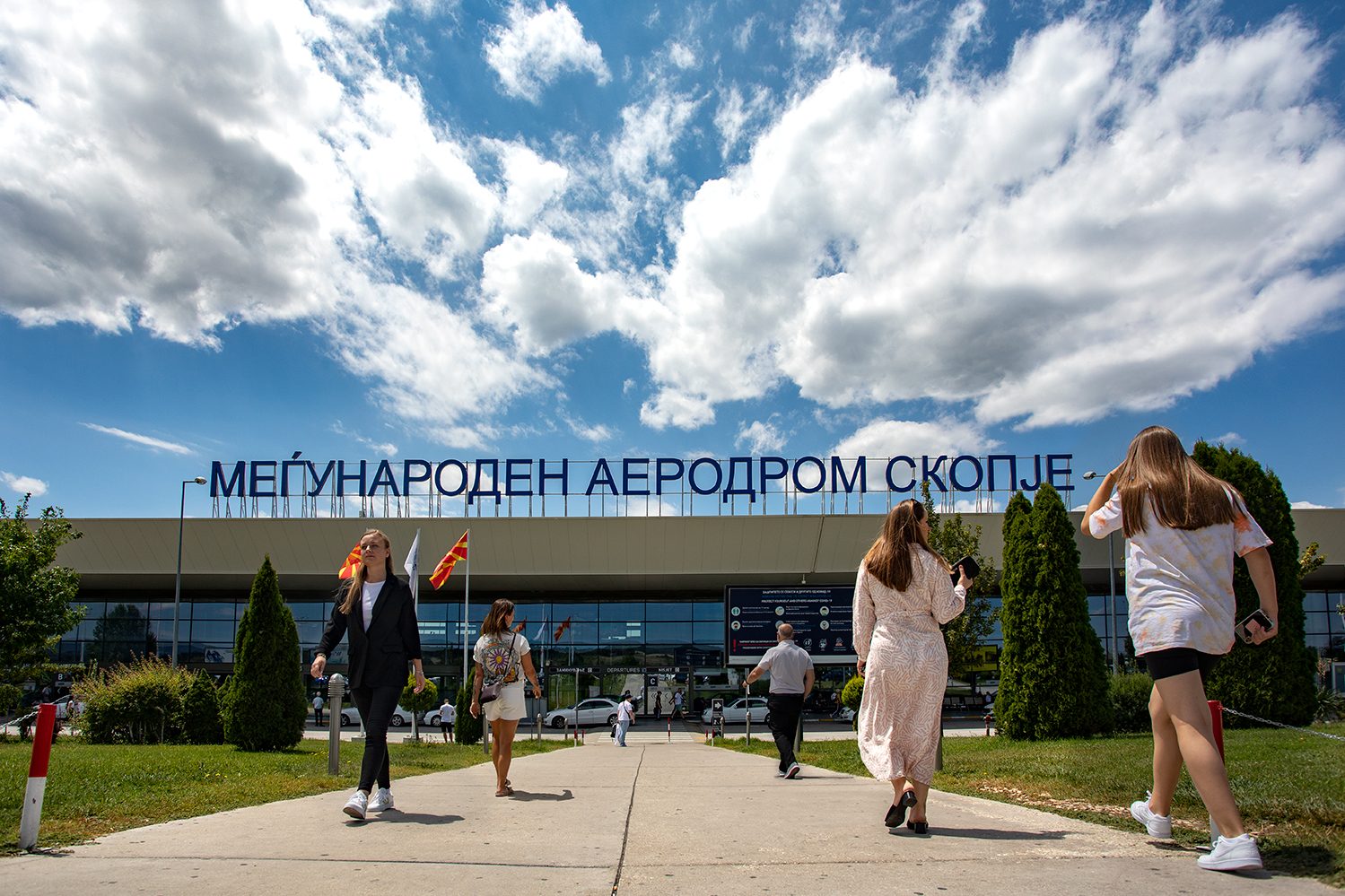 Flughafen in Skopje in Nordmakedonien von außen